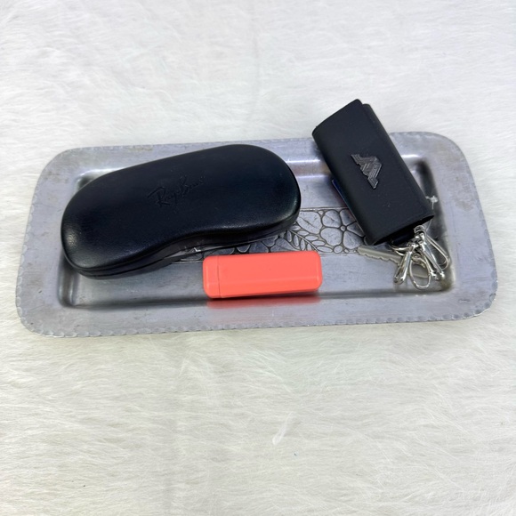 Arthur Armour Hammered aluminum floral tray, tidbits, entry tray or purse tray - Picture 15 of 16